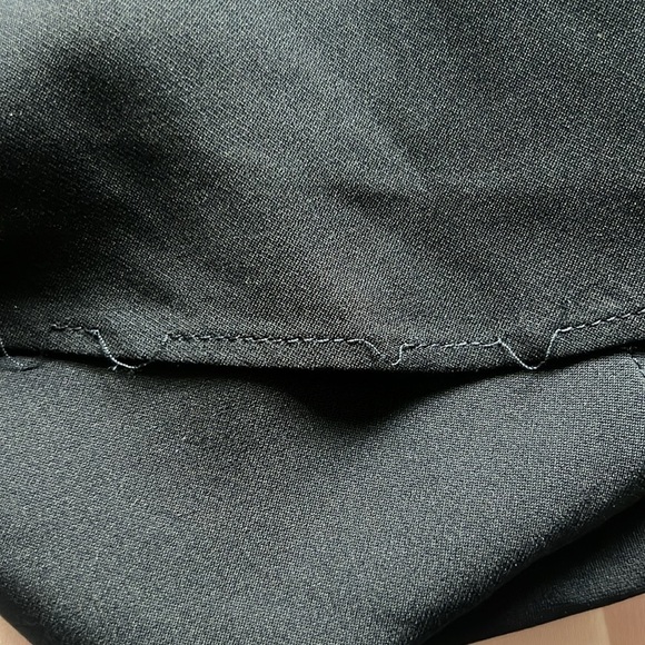 St. John Black Blouse with Creamy White Piping and Bell slit Sleeve Size Small - Picture 12 of 12